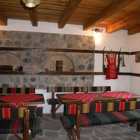 Djolevi Guesthouse Dobriniště Exteriér fotografie